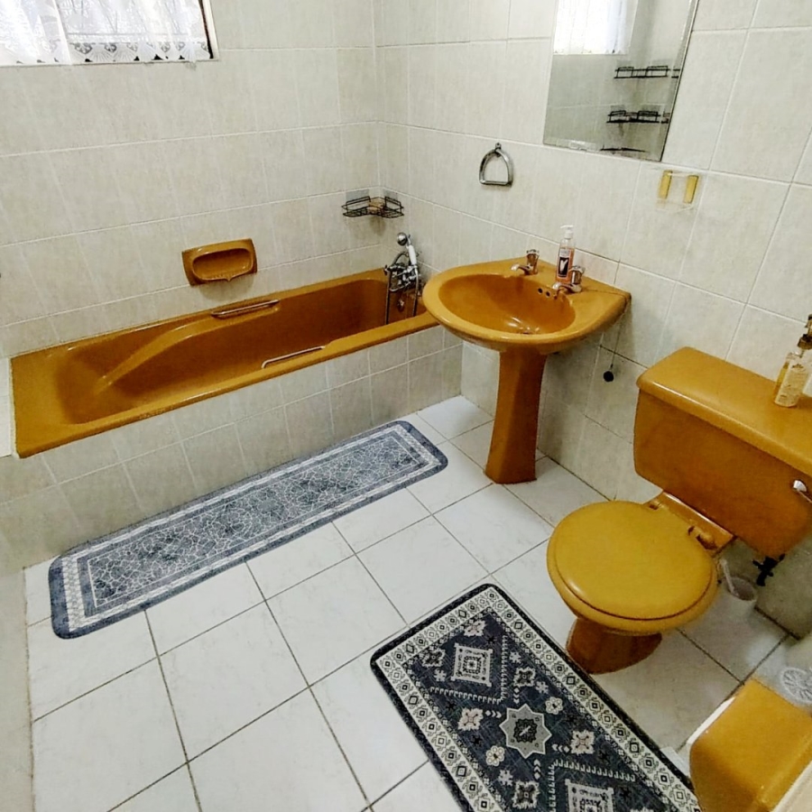 5 Bedroom Property for Sale in Vincent Heights Eastern Cape